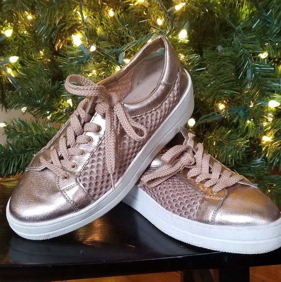 "Steve" Steve Madden rose gold sneakers - Picture 1 of 5